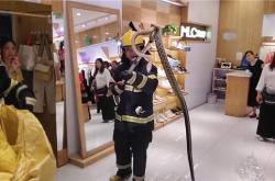 赤峰免税店服装店电话号码