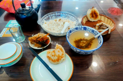 赤峰南滨理发店电话地址查询