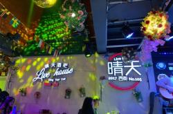 赤峰酒吧找歌手电话多少号