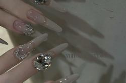 赤峰附近美甲团购群电话号码