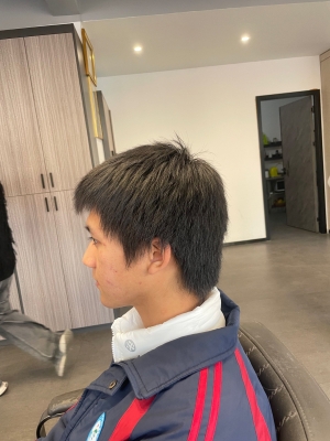 赤峰钢夹烫短发店地址电话号码-第1张图片