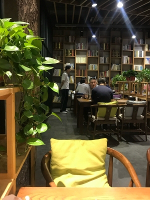赤峰独宠酒馆地址电话号码查询-第1张图片