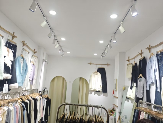 千佳汇服装批发赤峰店电话号码-第1张图片