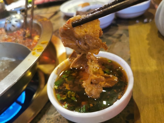 赤峰鲜鸭血火锅店电话号码-第1张图片