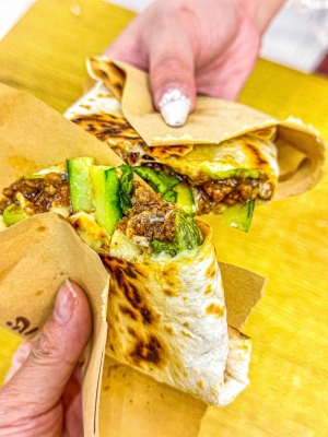 赤峰榴莲饼店电话号码查询是多少-第1张图片