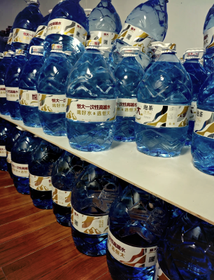 赤峰大桶桶装水送水电话号码-第1张图片