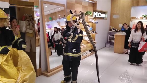 赤峰免税店服装店电话号码-第1张图片
