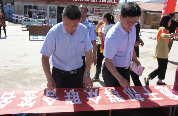 赤峰韩秀理发店地址电话号码-第1张图片