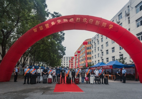 赤峰学院新生咨询电话号码是多少-第1张图片
