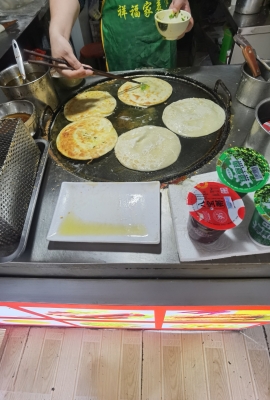 赤峰火车站鸡蛋饼店电话号码-第1张图片